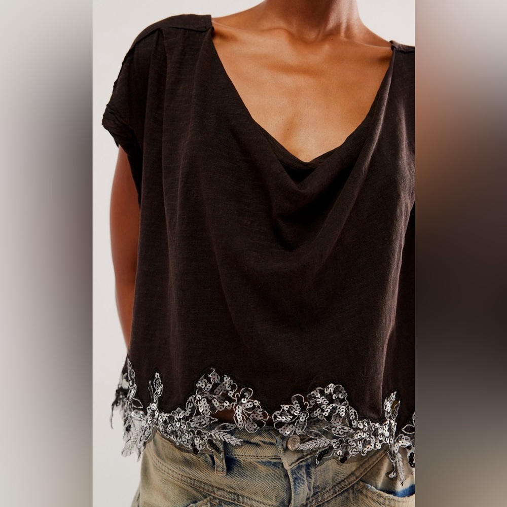 Free People Fashionably late top embroidered NWT, original package